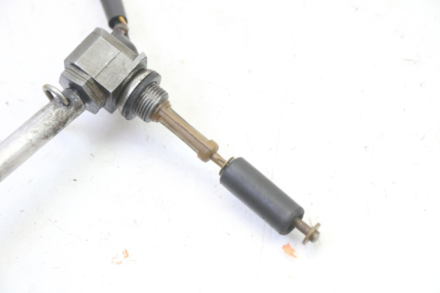 photo de ROBINET RESERVOIR PEUGEOT SPEEDAKE 50 (1995 - 1997) - Points de fixation