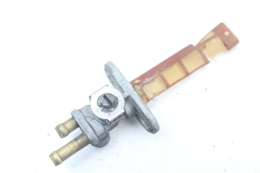 photo de ROBINET RESERVOIR SUZUKI GS F 500 (2004 - 2007) - Détail de la pièce