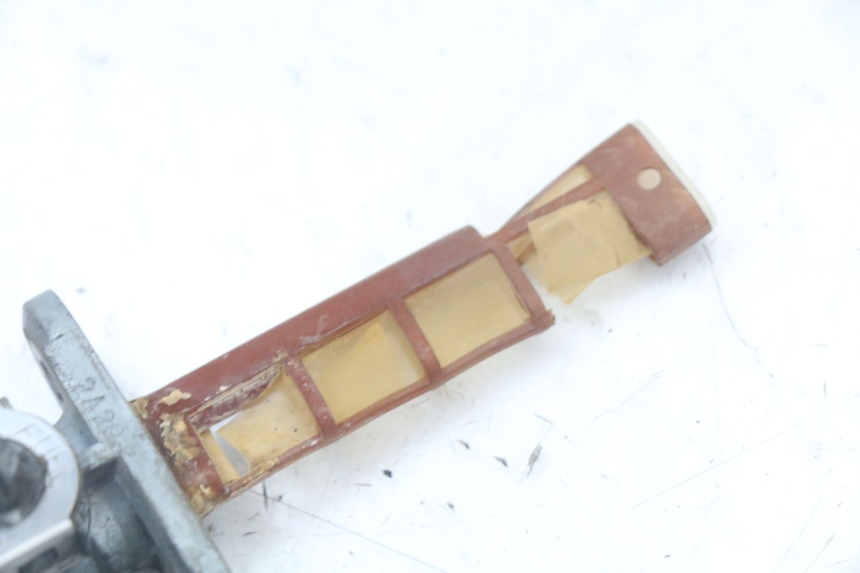 photo de ROBINET RESERVOIR SUZUKI GS F 500 (2004 - 2007) - Zoom état d’usage