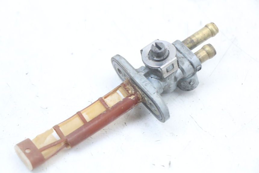 photo de ROBINET RESERVOIR SUZUKI GS F 500 (2004 - 2007) - Autre angle de vue