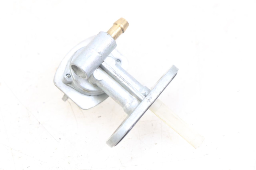 photo de ROBINET RESERVOIR YAMAHA TTR 125 (2000 - 2020) - Autre angle de vue