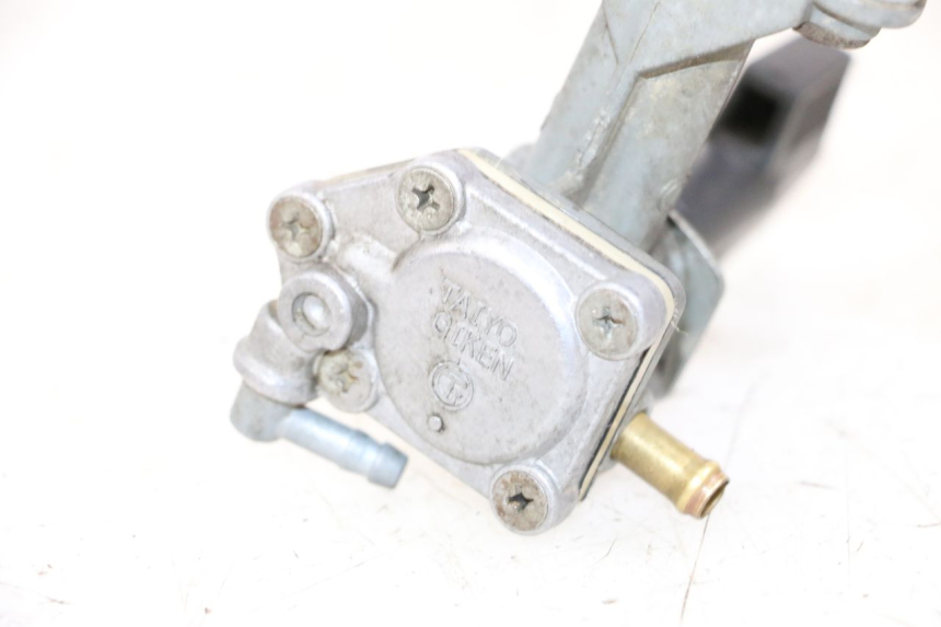 photo de ROBINET RESERVOIR YAMAHA XJN DIVERSION 600 (2000 - 2003) - Autre angle de vue