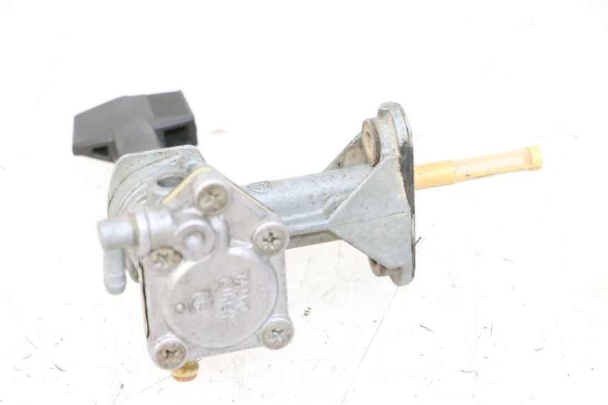 photo de ROBINET RESERVOIR YAMAHA XJN DIVERSION 600 (2000 - 2003) - Gros plan technique