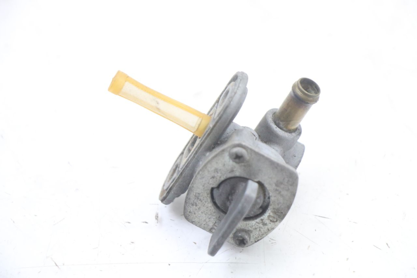photo de ROBINET RESERVOIR YAMAHA FZS FAZER 600 (2001 - 2003) - Détail de la pièce