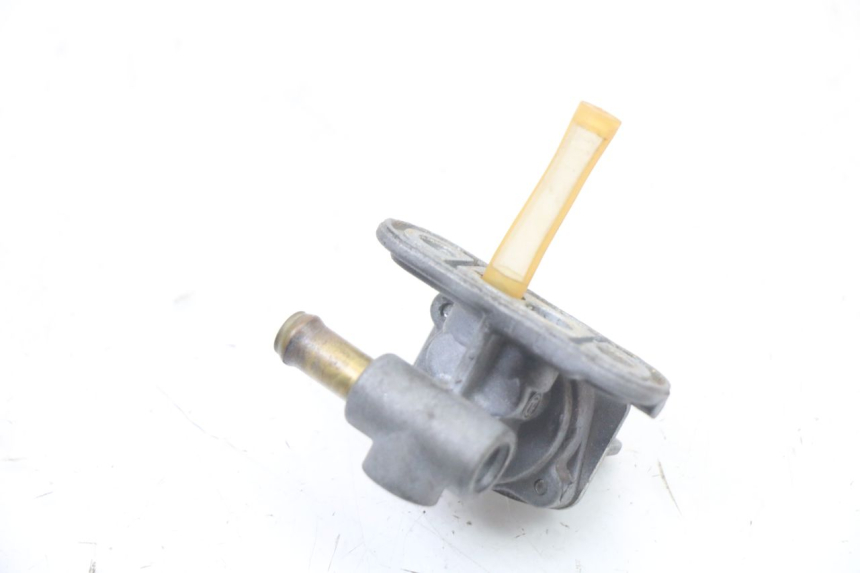 photo de ROBINET RESERVOIR YAMAHA FZS FAZER 600 (2001 - 2003) - Autre angle de vue