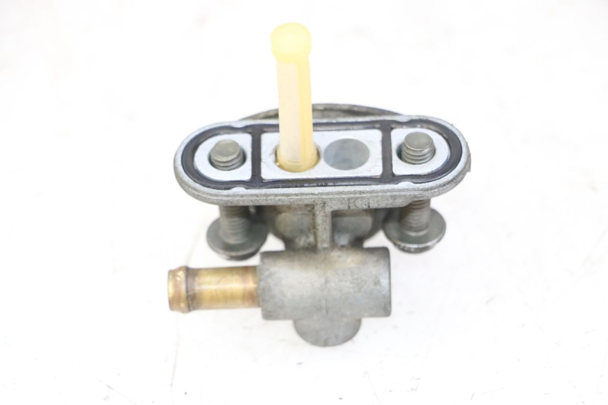 photo de ROBINET RESERVOIR YAMAHA FZS FAZER 600 (2001 - 2003) - Vue d’ensemble