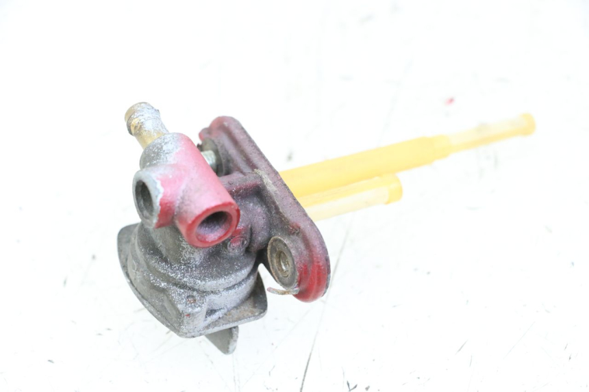 photo de ROBINET RESERVOIR YAMAHA XVS DRAG STAR DRAGSTAR 650 (1997 - 2007) - Gros plan technique