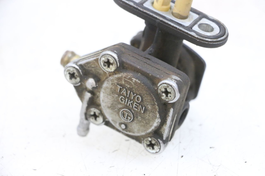 photo de ROBINET RESERVOIR KAWASAKI ZR 7 750 (1999 - 2004) - Autre angle de vue