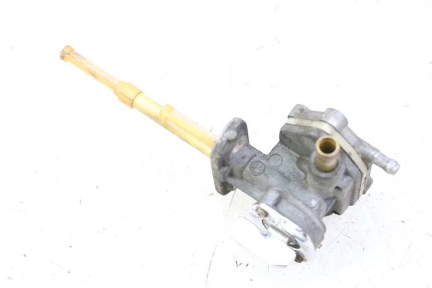 photo de ROBINET RESERVOIR KAWASAKI ZR7 ZR-7 S 750 (1999 - 2004) - Vue d’ensemble