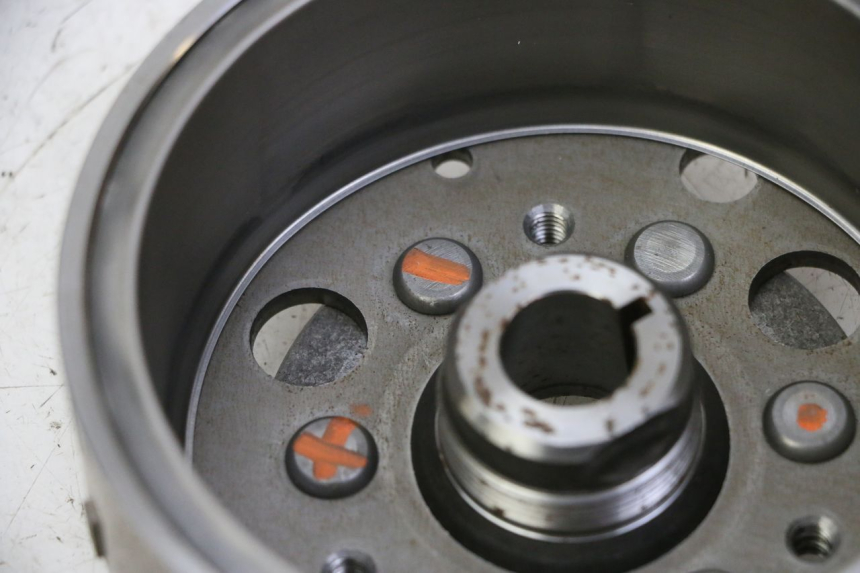 photo de ROTOR SUZUKI BURGMAN 125 (2007 - 2014) - Gros plan technique