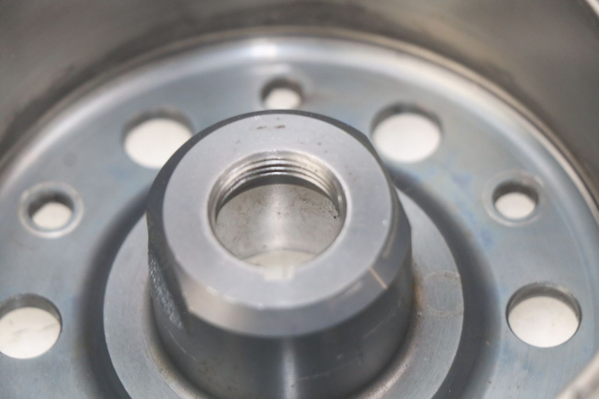 photo de ROTOR HONDA CBR RR FIREBLADE 900 (1992 - 1994) - Gros plan technique