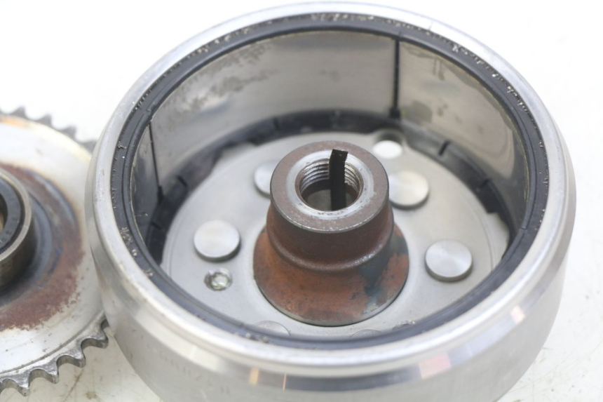 photo de ROTOR HONDA CM 125 (1983 - 2003) - Gros plan technique