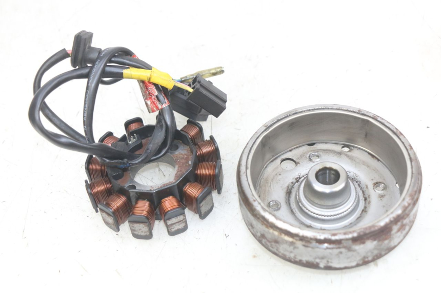 photo de ROTOR STATOR KYMCO AGILITY NAKED RENOUVO 2T 50 (2011 - 2018) - Gros plan technique