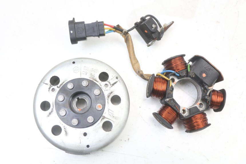 photo de ROTOR STATOR APRILIA SR MOTARD 50 (2012 - 2018) - Détail de la pièce