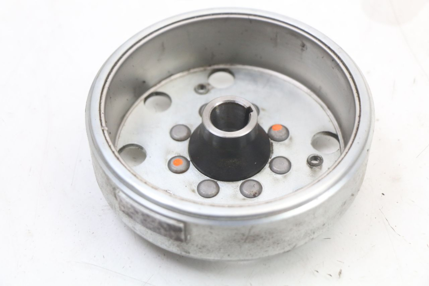 photo de ROTOR STATOR APRILIA SR MOTARD 50 (2012 - 2018) - Gros plan technique