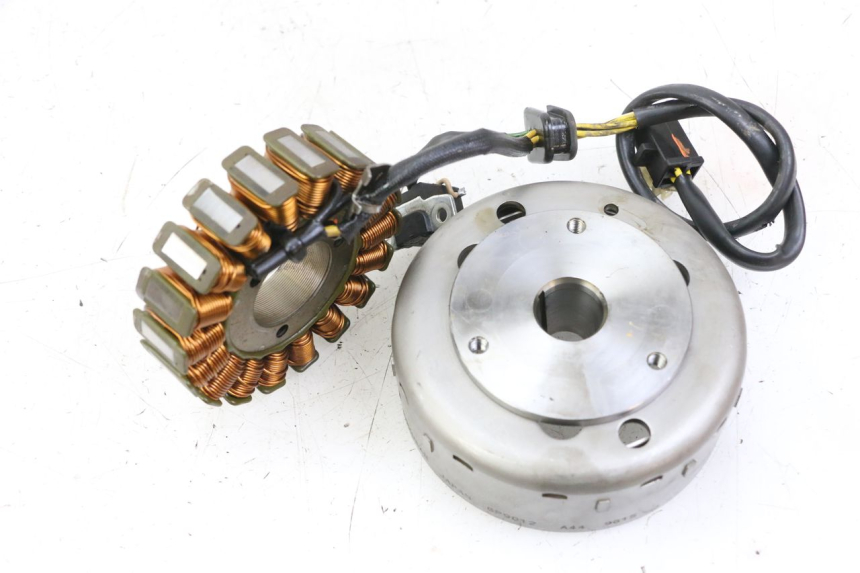 photo de ROTOR STATOR SUZUKI BURGMAN 125 (2007 - 2014) - Vue d’ensemble