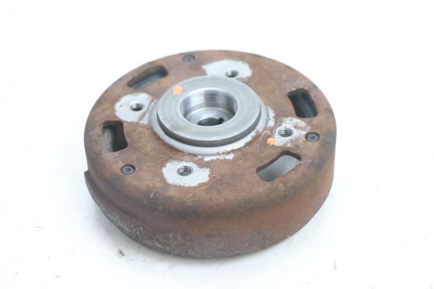 photo de ROTOR STATOR PEUGEOT BUXY 50 (1993 - 1998) - Gros plan technique