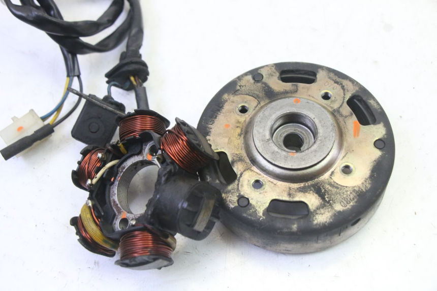 photo de ROTOR STATOR PEUGEOT ELYSTAR 50 (2002 - 2014) - Gros plan technique