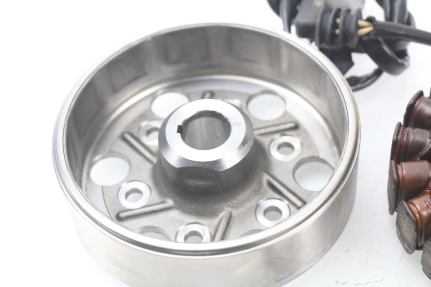 photo de ROTOR STATOR YAMAHA FJR ABS 1300 (2006 - 2012) - Points de fixation