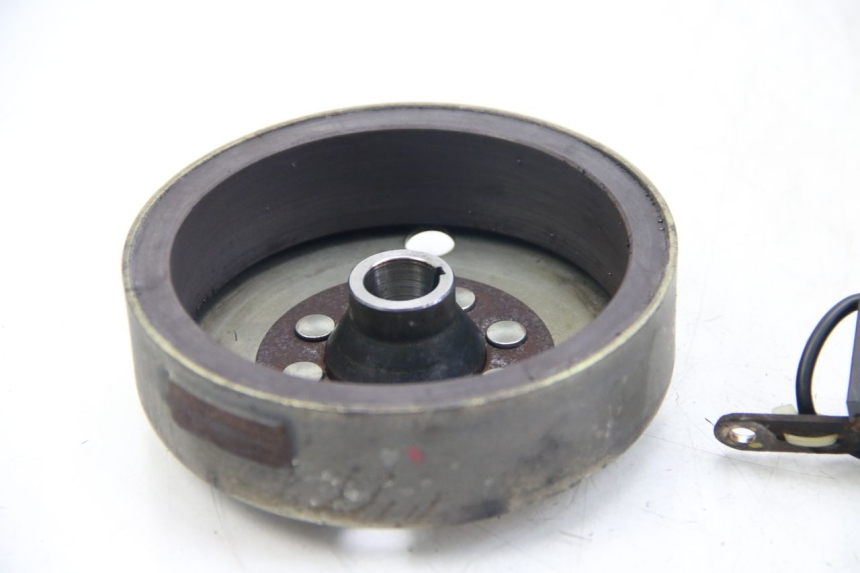 photo de ROTOR STATOR PIAGGIO FLY 2T 50 (2004 - 2017) - Gros plan technique