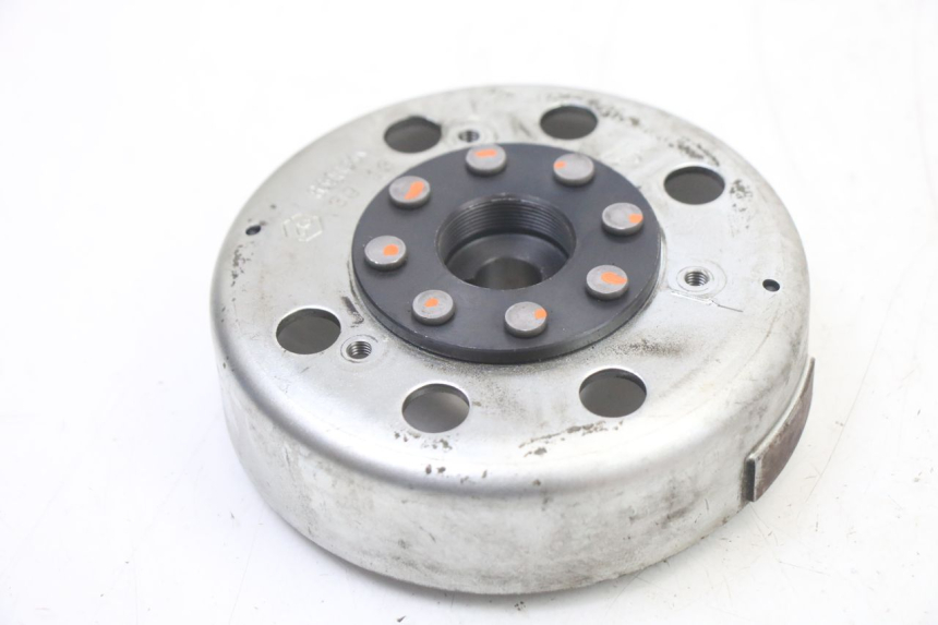 photo de ROTOR STATOR PIAGGIO FLY 2T 50 (2004 - 2017) - Gros plan technique