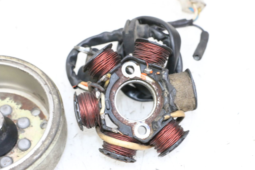 photo de ROTOR STATOR PEUGEOT KISBEE 2T 50 (2010 - 2017) - Zoom composants