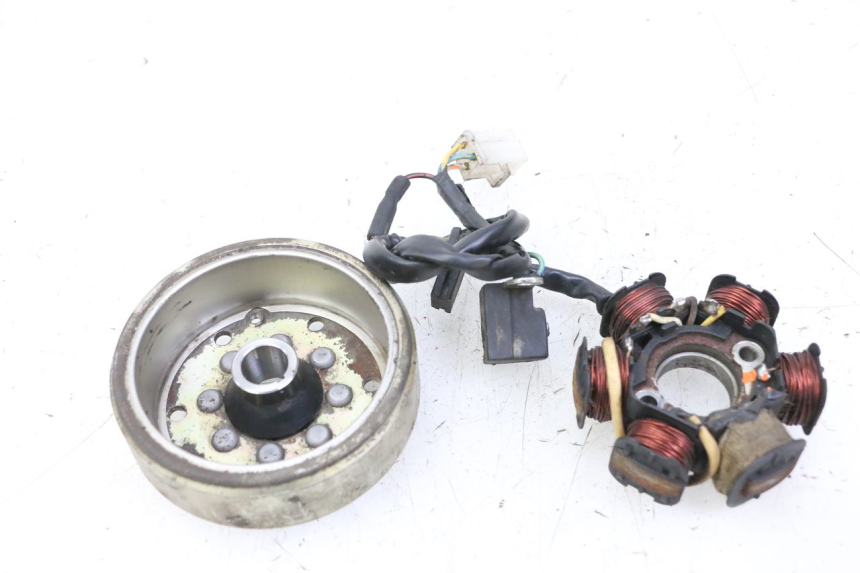 photo de ROTOR STATOR PEUGEOT KISBEE 2T 50 (2010 - 2017) - Points de fixation