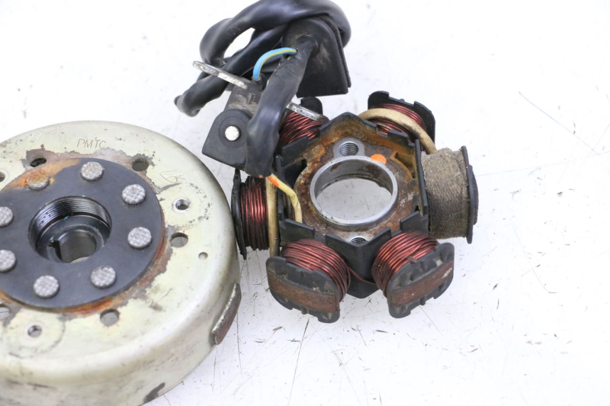 photo de ROTOR STATOR PEUGEOT KISBEE 2T 50 (2010 - 2017) - État de surface