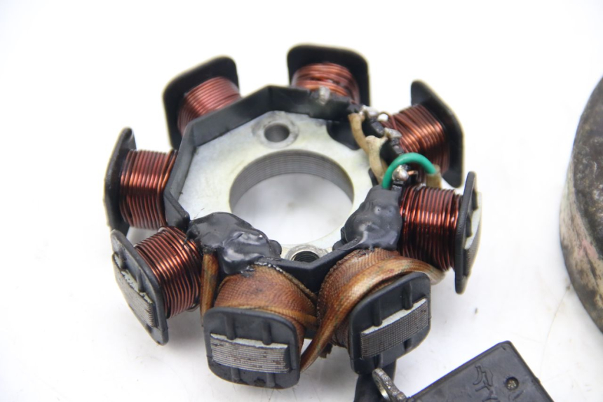 photo de ROTOR STATOR PEUGEOT KISBEE 4T 50 (2010 - 2017) - Points de fixation