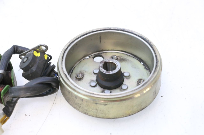 photo de ROTOR STATOR PEUGEOT KISBEE 4T 50 (2018 - 2022) - Points de fixation