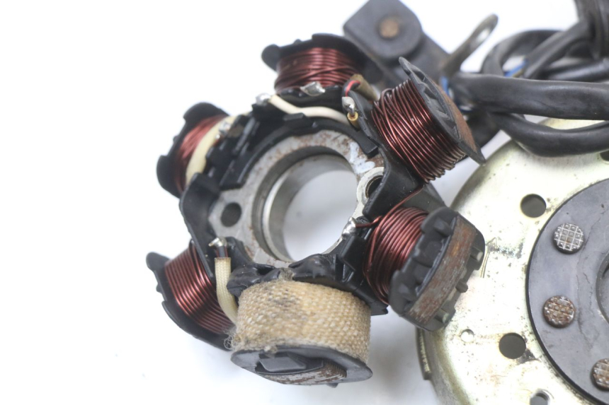 photo de ROTOR STATOR PEUGEOT LUDIX 50 (2008 - 2017) - Points de fixation