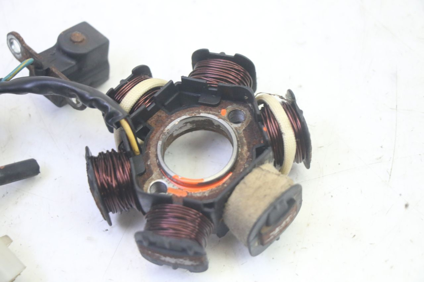 photo de ROTOR STATOR PEUGEOT LUDIX 50 (2008 - 2017) - Gros plan technique