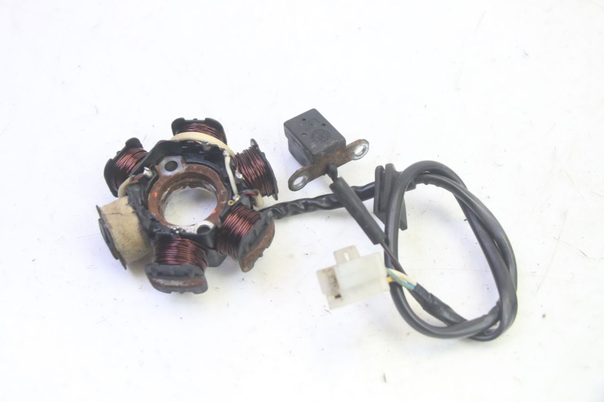 photo de ROTOR STATOR PEUGEOT LUDIX 50 (2008 - 2017) - Points de fixation