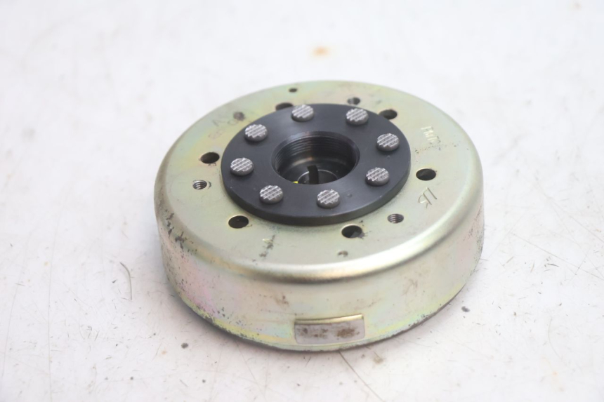 photo de ROTOR STATOR PEUGEOT LUDIX 50 (2005 - 2007) - Gros plan technique