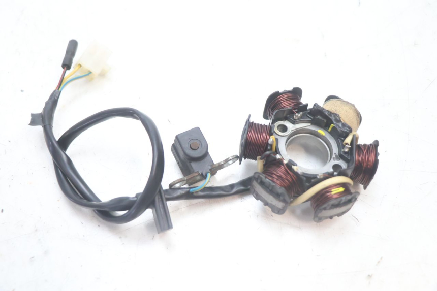 photo de ROTOR STATOR PEUGEOT LUDIX 50 (2005 - 2007) - Points de fixation