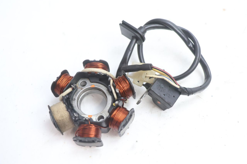 photo de ROTOR STATOR PEUGEOT LUDIX ONE 14P 50 (2004 - 2013) - Points de fixation