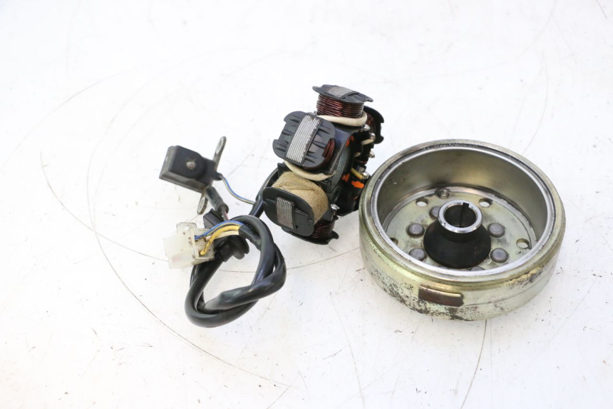 photo de ROTOR STATOR PEUGEOT LUDIX ONE 50 (2004 - 2013) - Autre angle de vue