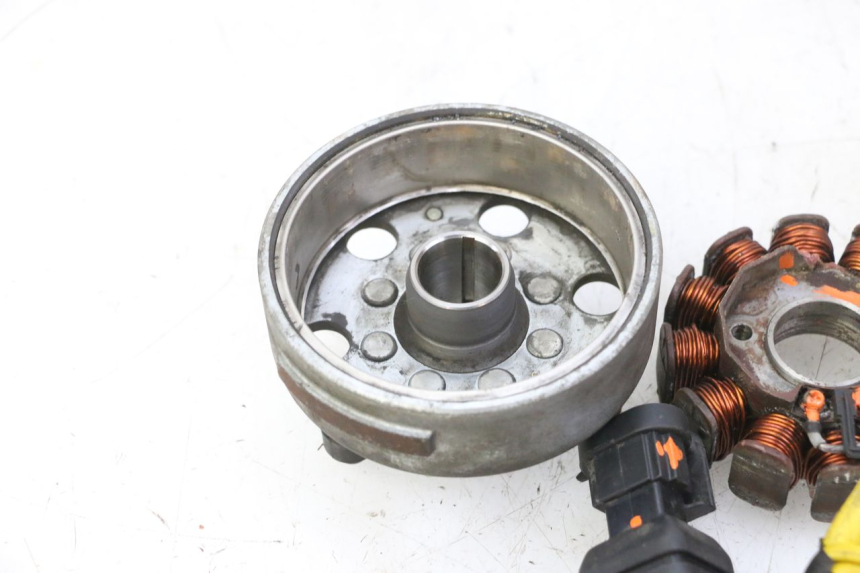photo de ROTOR STATOR PIAGGIO MP3 125 (2006 - 2014) - Gros plan technique