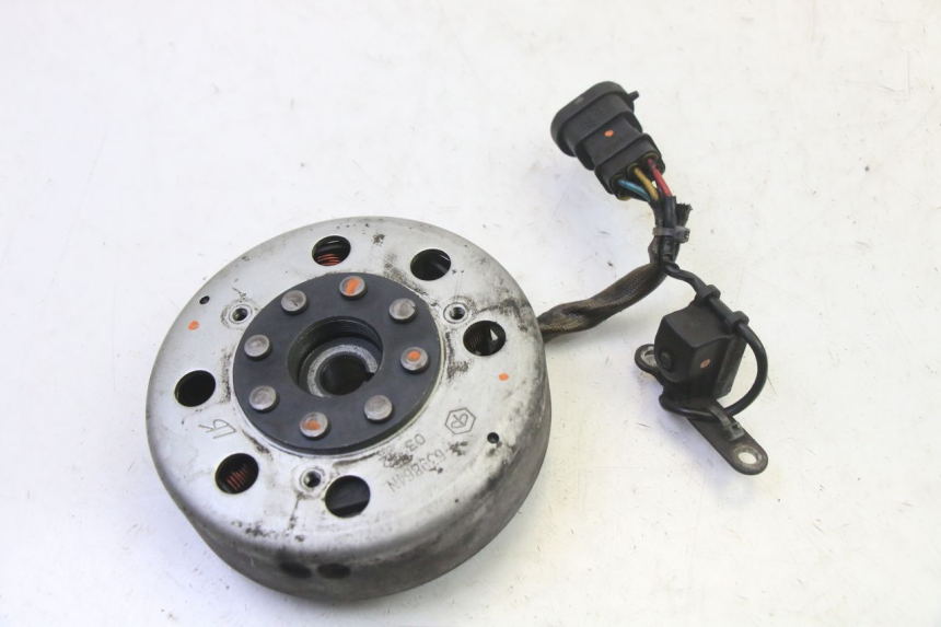 photo de ROTOR STATOR PIAGGIO NEW TYPHOON 50 (2010 - 2017) - Autre angle de vue