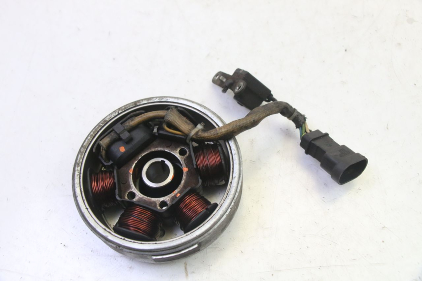 photo de ROTOR STATOR PIAGGIO NEW TYPHOON 50 (2010 - 2017) - Gros plan technique