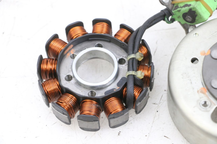 photo de ROTOR STATOR PIAGGIO NEW TYPHOON 50 (2018 - 2021) - Détails caractéristiques