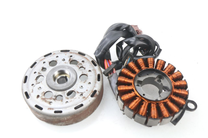 photo de ROTOR STATOR HONDA PCX (JF57/JF64) 125 (2014 - 2018) - Gros plan technique