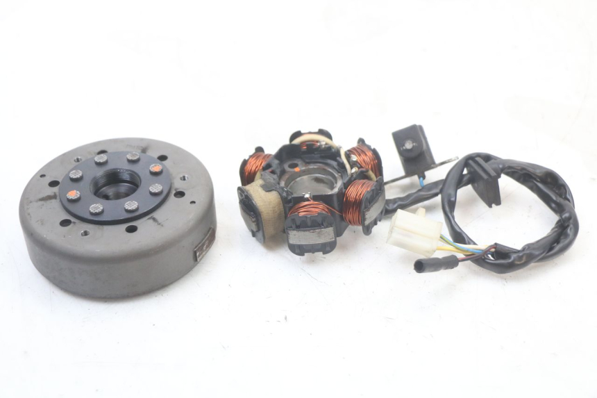 photo de ROTOR STATOR PEUGEOT KISBEE 2T 50 (2010 - 2017) - Détail de la pièce