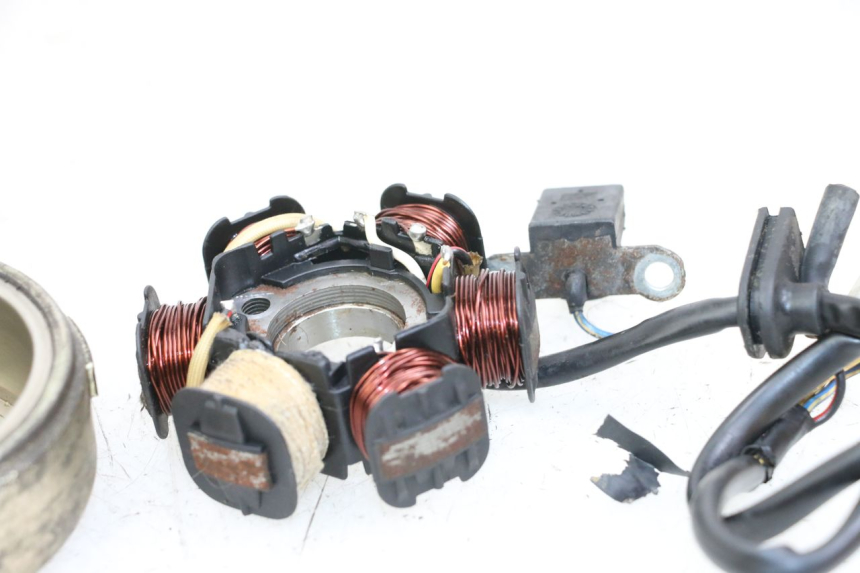 photo de ROTOR STATOR PEUGEOT LUDIX 50 (2008 - 2017) - Autre angle de vue