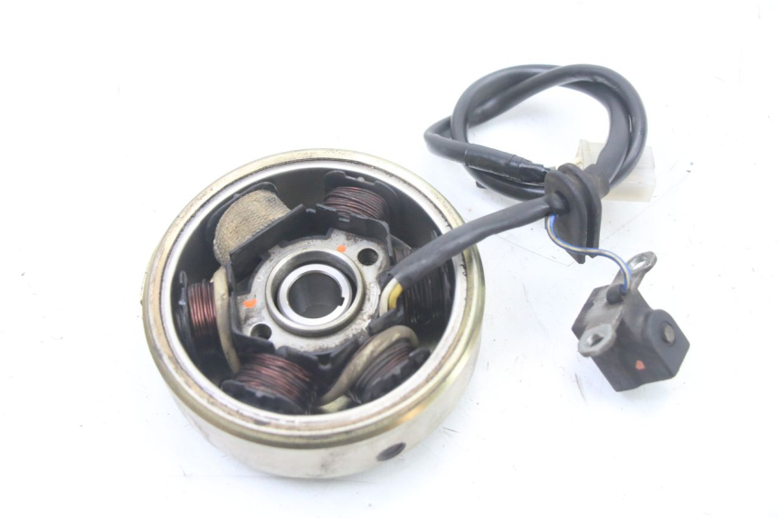 photo de ROTOR STATOR PEUGEOT LUDIX ONE 50 (2005 - 2008) - Gros plan technique