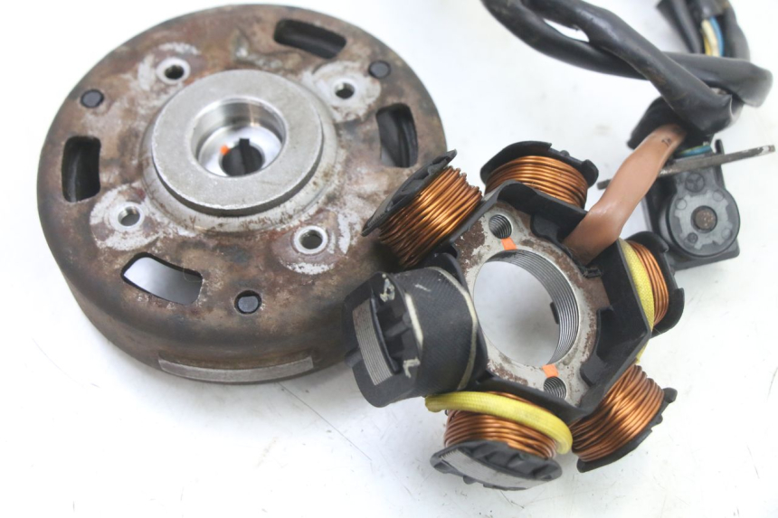 photo de ROTOR STATOR PEUGEOT TKR TREKKER FURIOUS 50 (2005 - 2014) - Autre angle de vue