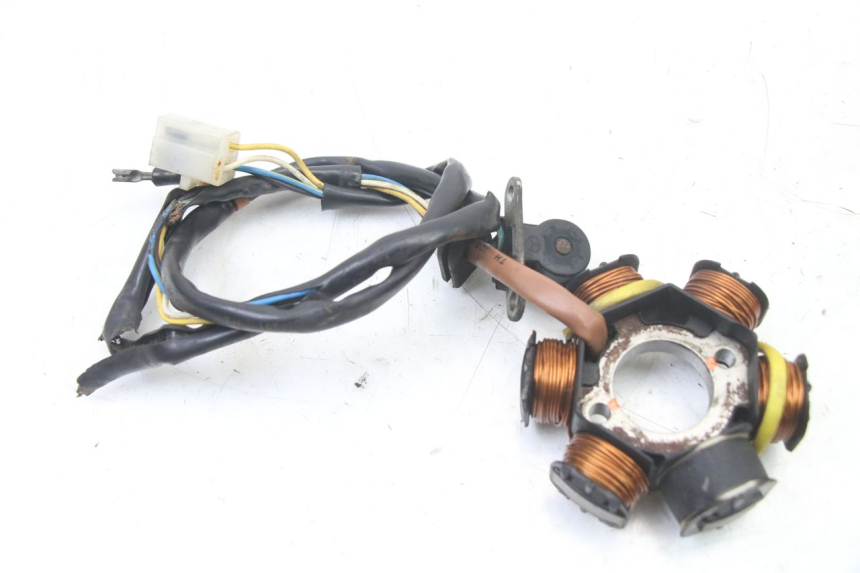 photo de ROTOR STATOR PEUGEOT TKR TREKKER FURIOUS 50 (2005 - 2014) - Points de fixation