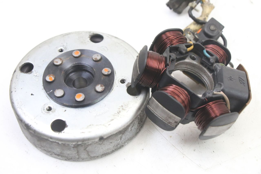 photo de ROTOR STATOR PIAGGIO VESPA S 2T 50 (2007 - 2014) - Gros plan technique