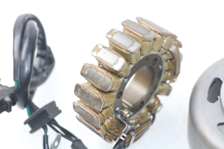 photo de ROTOR STATOR SUZUKI RV VAN VAN 125 (2003 - 2008) - Gros plan technique