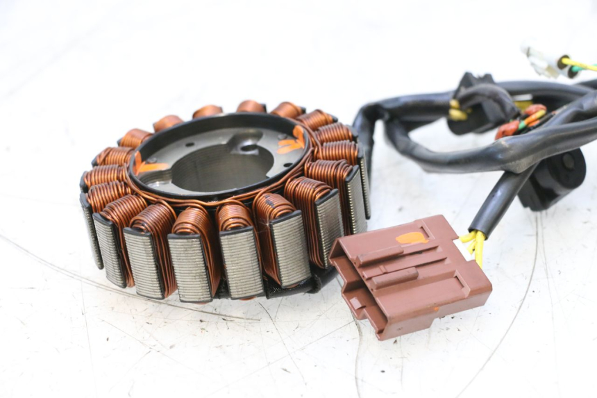 photo de ROTOR STATOR PEUGEOT SATELIS COMPRESSOR K15 125 (2006 - 2009) - Points de fixation